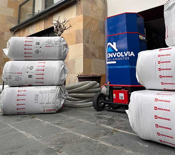 Insuflado de lana de roca en chalet en Pamplona